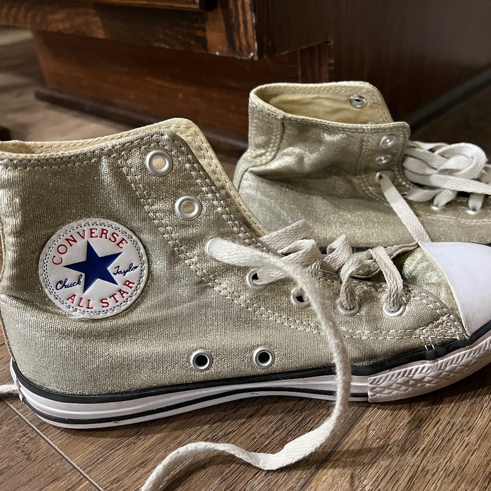 Metallic Gold Converse Hightop size 2.5